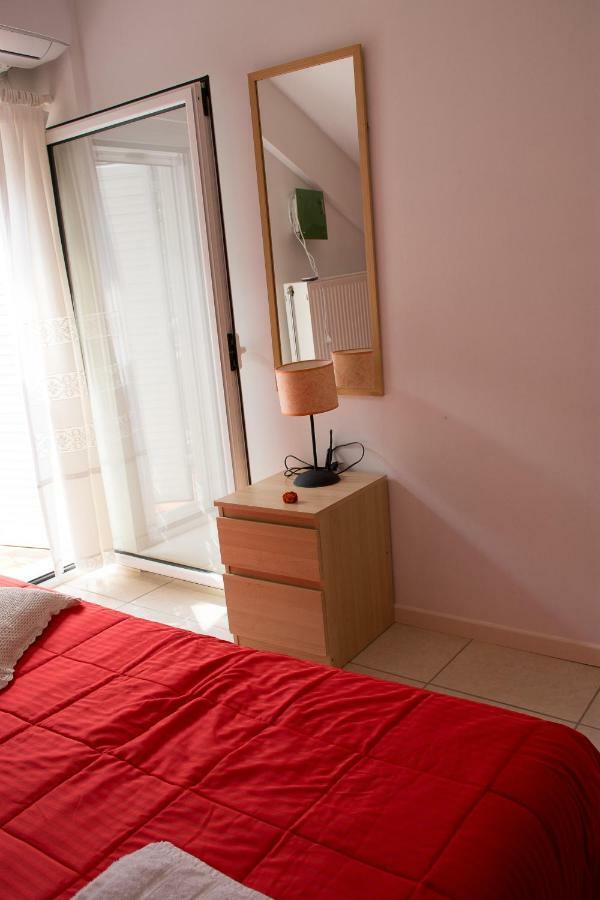 Cozy Maisonette Kamena Vourla Exteriör bild